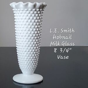 Vntg Fenton For L.E. Smith Hobnail White Milk Glass 8 3 /4" Crimped Edge Vase